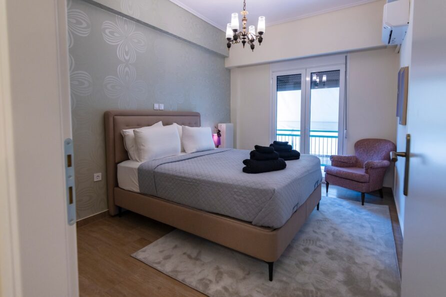 Retro Pop Classic 2 bed Luxury Hop to Acropolis